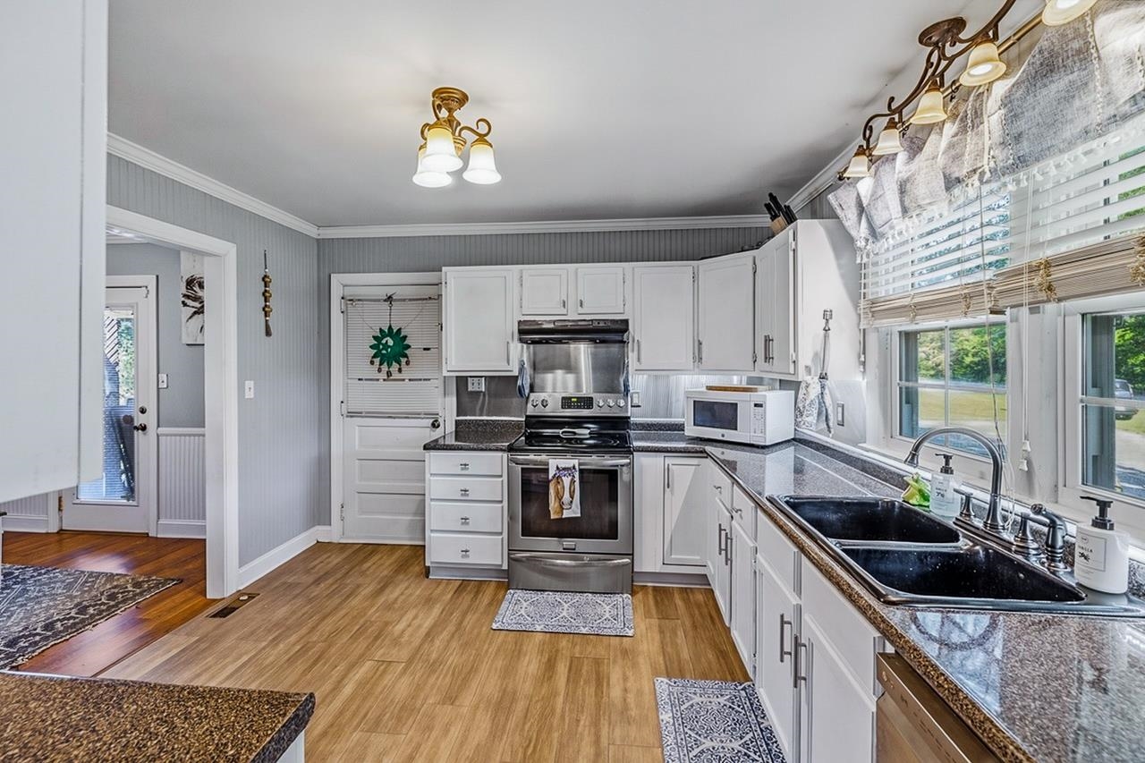 902 Blackstock Road Pauline, SC 29374 - Photo 8 of 35