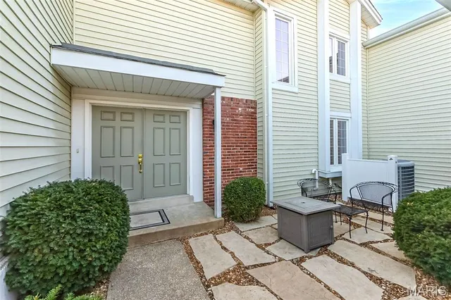 $350,000 | 2361 Claymoor Drive, Chesterfield, MO 63017