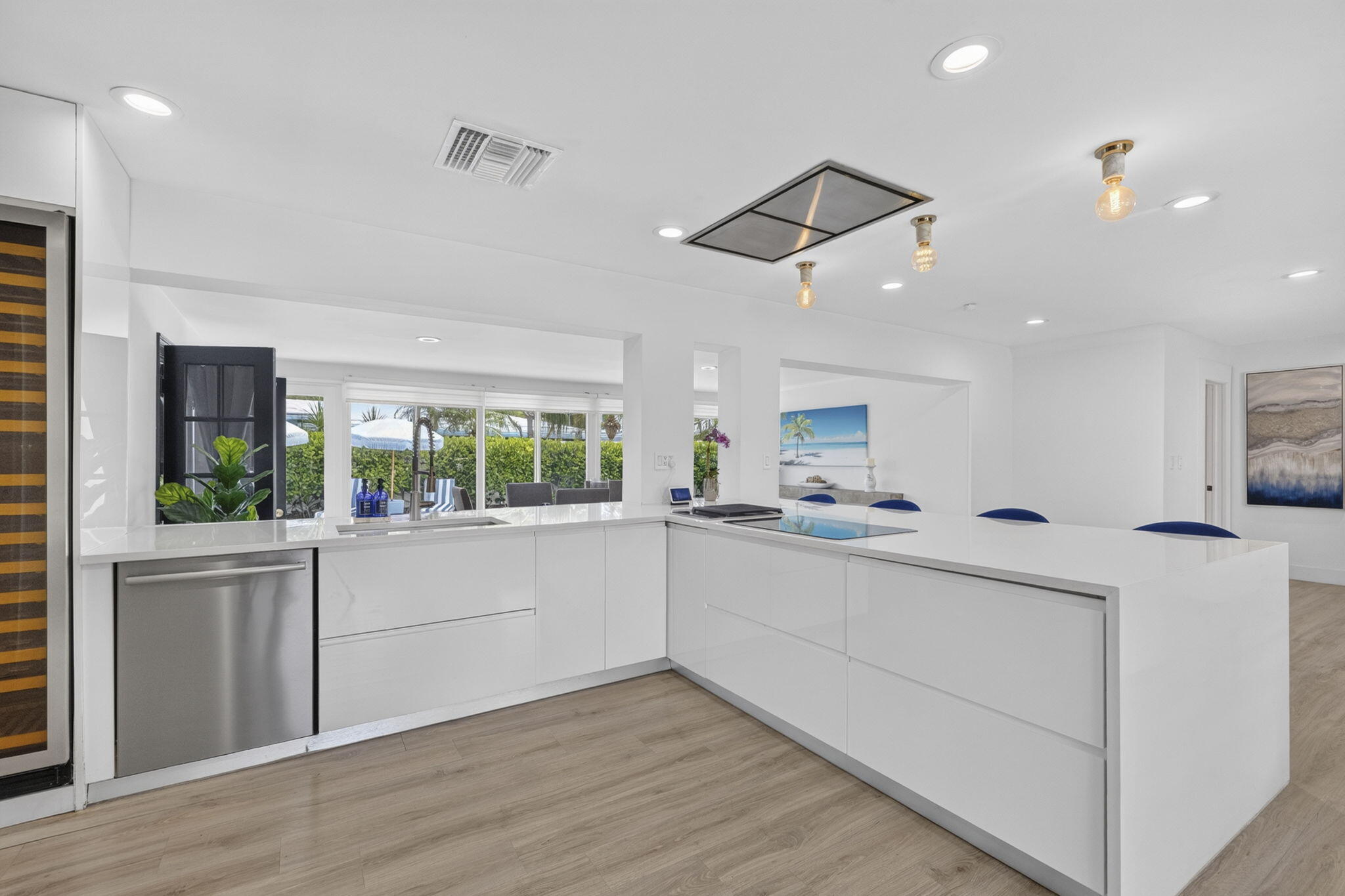 2917 Northeast 35th Court Lighthouse Point, FL 33064 - Photo 13 of 41 Chef's Kitchen