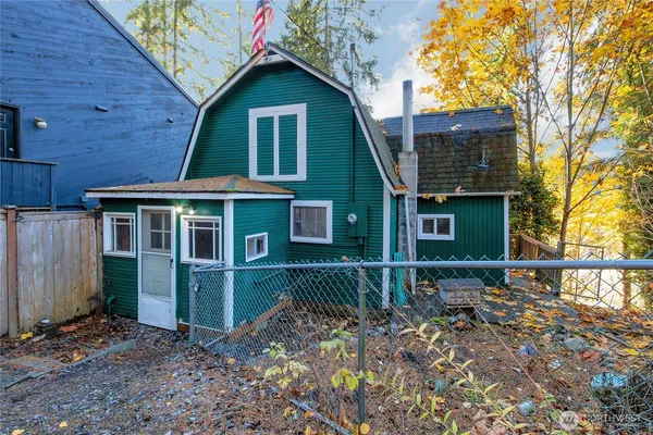 $350,000 | 40424 Ski Park Road East, Eatonville, WA 98328