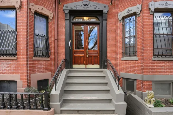 $4,200 | 191 Warren Avenue, Unit 3, Boston, MA 02116