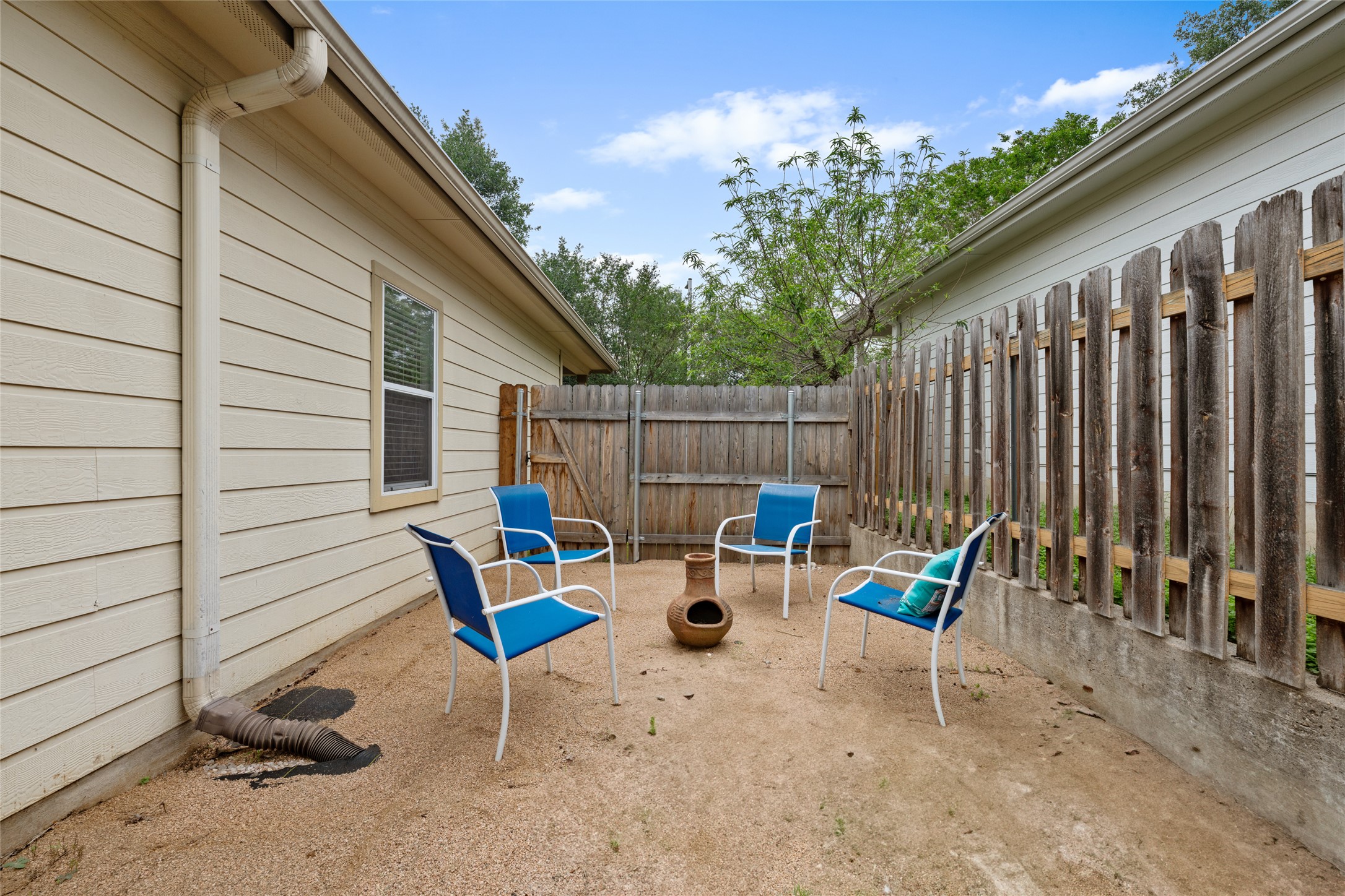 5613 Signal Point Austin, TX 78724 - Photo 17 of 21 Private outdoor space featuring gravel ground cover, horizontal slat siding, and a wood privacy fence