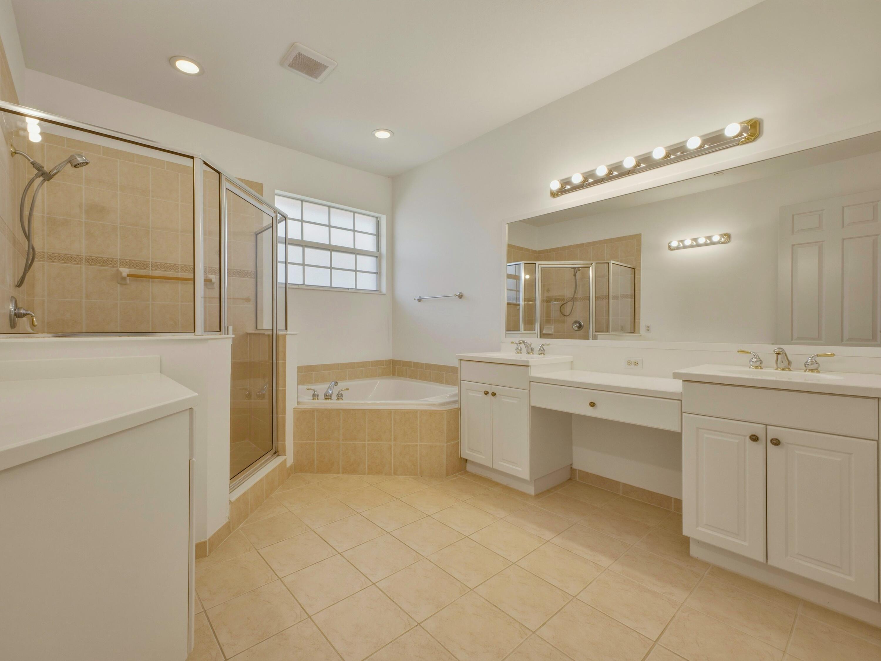 119 Lancaster Road Boynton Beach, FL 33426 - Photo 33 of 57 Primary Bathroom