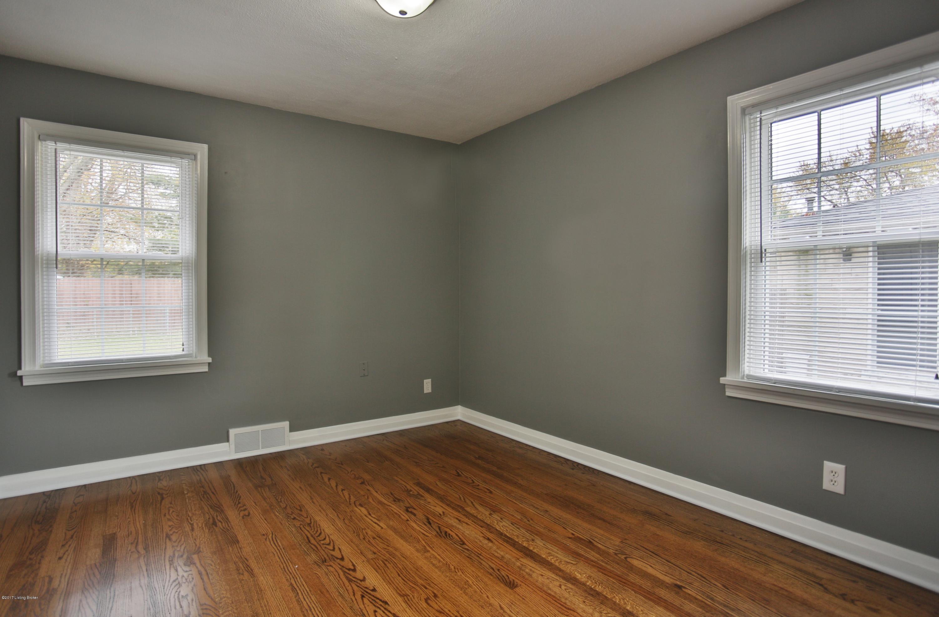 8275 Walker Road Louisville, KY 40258 - Photo 24 of 31 19