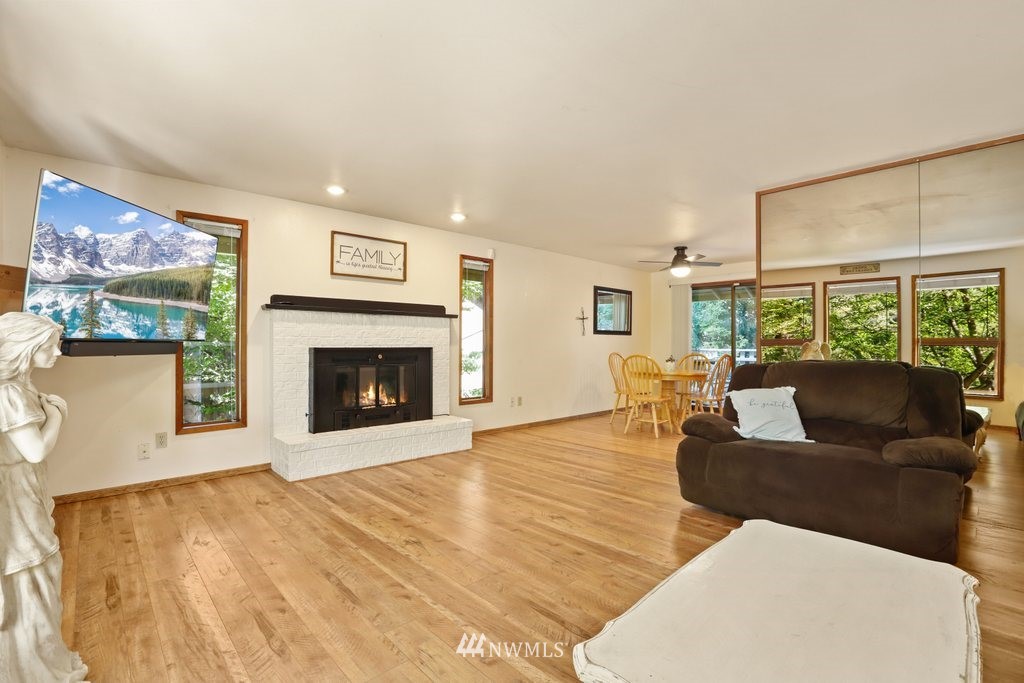 2123 171st Place Southeast Bothell, WA 98012 - Photo 5 of 29 Gallery Image 5