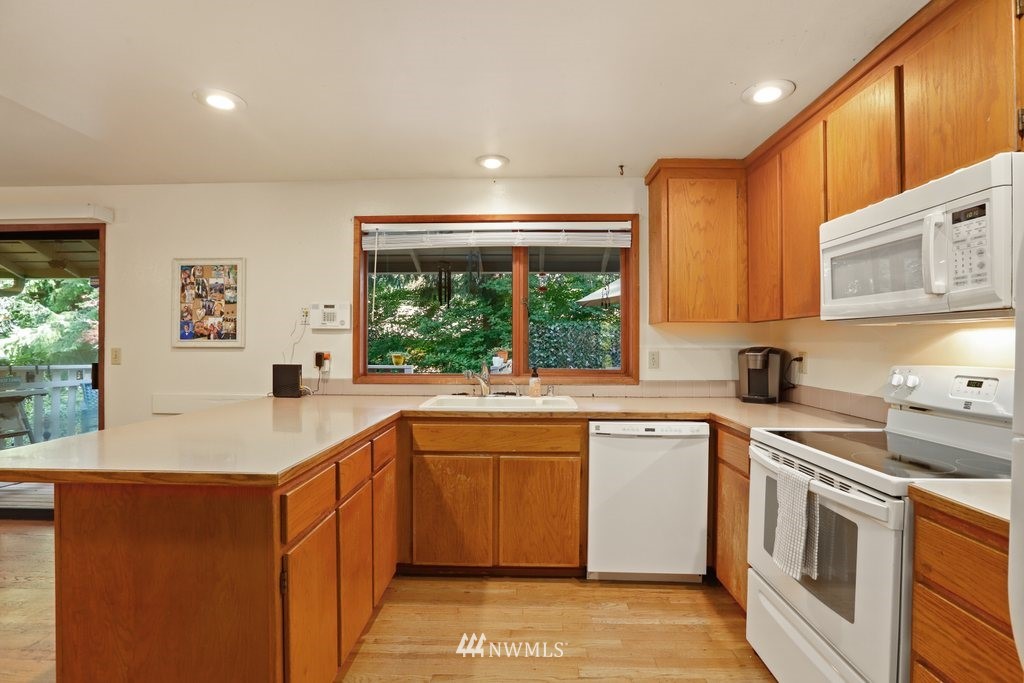 2123 171st Place Southeast Bothell, WA 98012 - Photo 8 of 29 Gallery Image 8