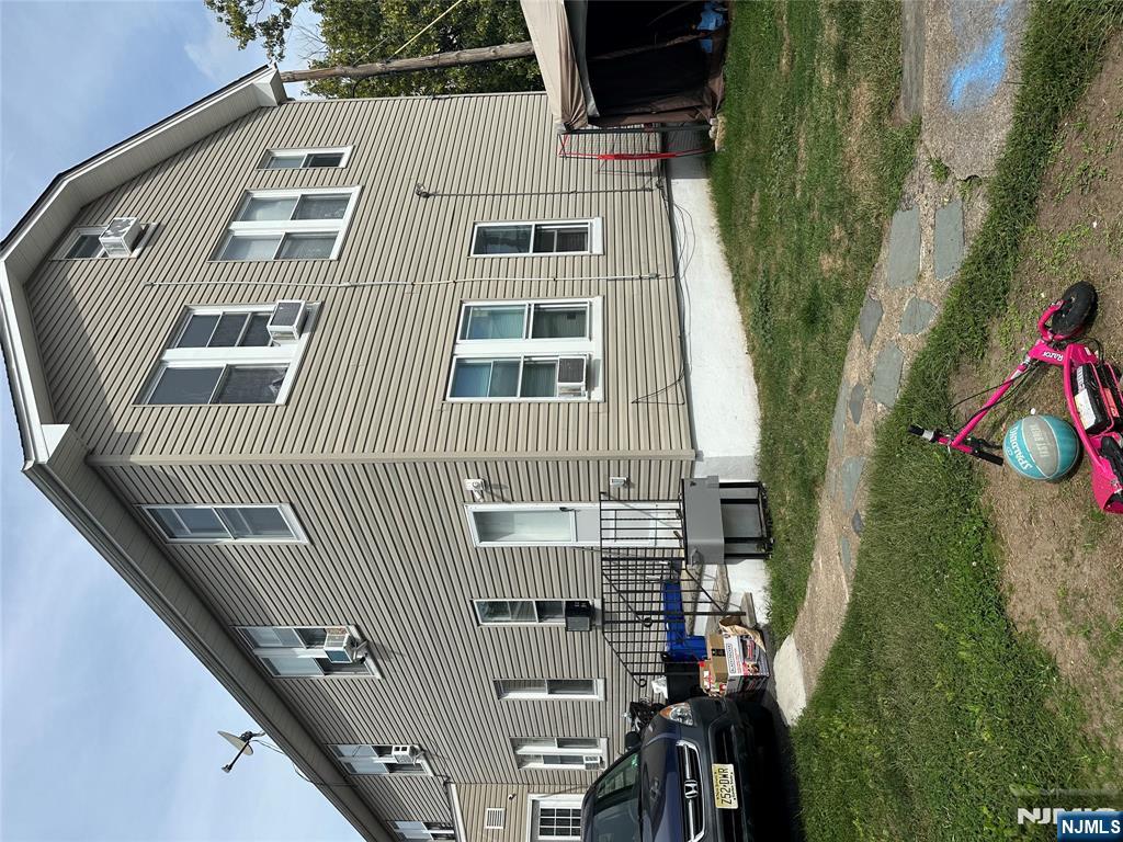 82 Westervelt Place Lodi, NJ 07644 - Photo 7 of 18