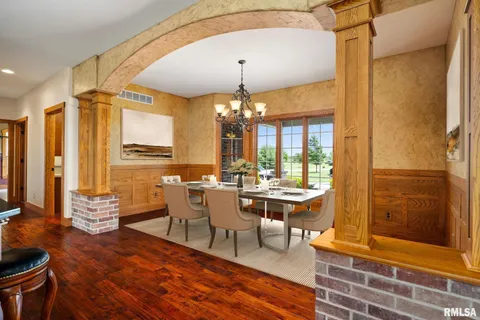 $3,950,000 | 3076 North 400 East Road, McLean, IL 61754