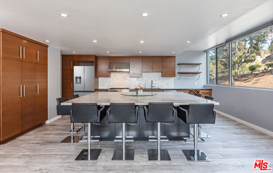 17352 Sunset Boulevard, Unit 202 Pacific Palisades, CA 90272 - Photo 11 of 30