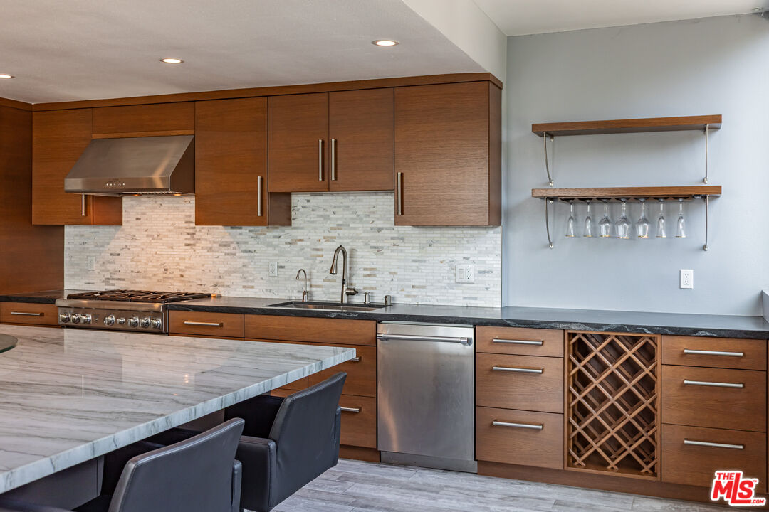 17352 Sunset Boulevard, Unit 202 Pacific Palisades, CA 90272 - Photo 12 of 30