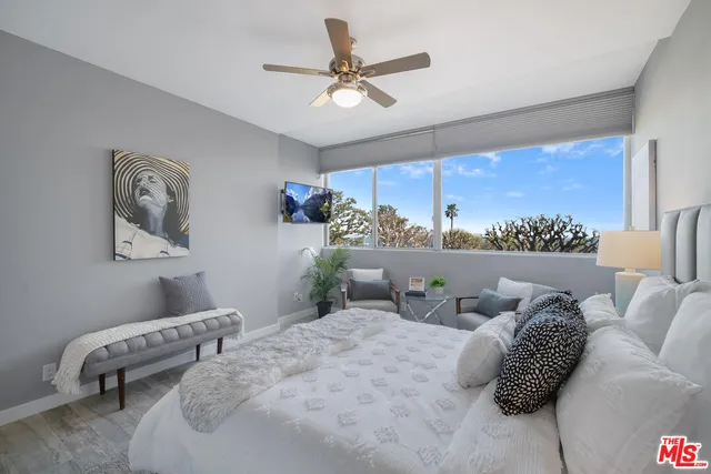 $1,295,000 | 17352 Sunset Boulevard, Unit 202, Pacific Palisades, CA 90272