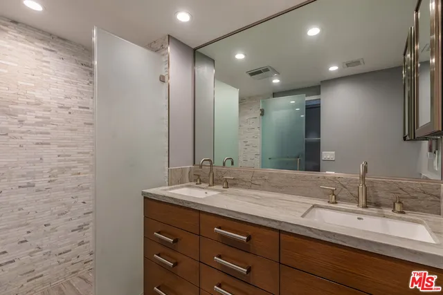 $1,295,000 | 17352 Sunset Boulevard, Unit 202, Pacific Palisades, CA 90272