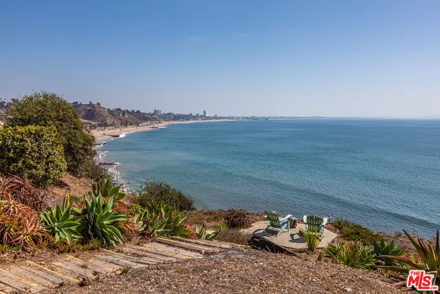 $1,295,000 | 17352 Sunset Boulevard, Unit 202, Pacific Palisades, CA 90272
