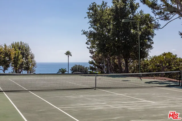 $1,295,000 | 17352 Sunset Boulevard, Unit 202, Pacific Palisades, CA 90272