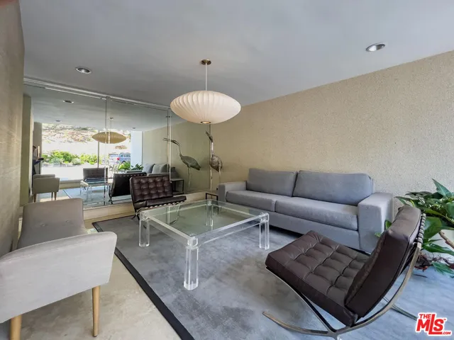 $1,295,000 | 17352 Sunset Boulevard, Unit 202, Pacific Palisades, CA 90272
