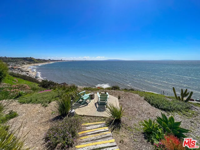 $1,295,000 | 17352 Sunset Boulevard, Unit 202, Pacific Palisades, CA 90272
