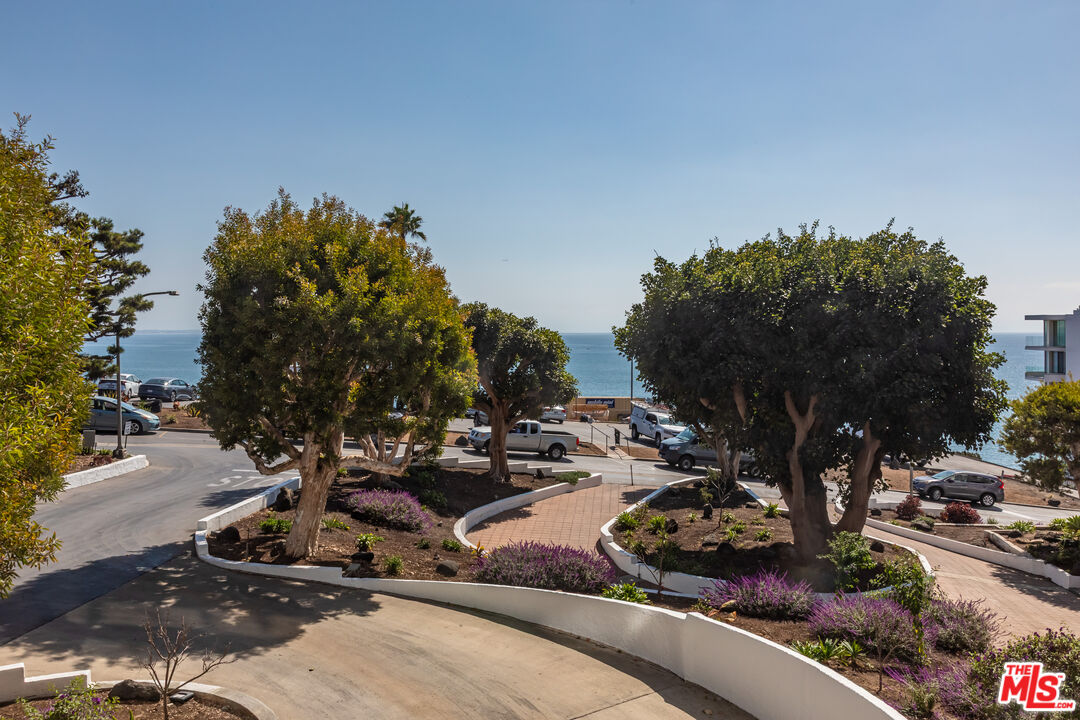 17352 Sunset Boulevard, Unit 202 Pacific Palisades, CA 90272 - Photo 6 of 30