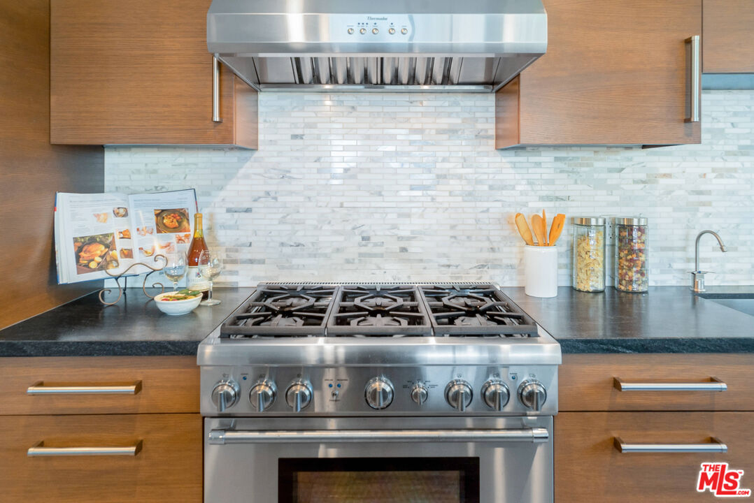 17352 Sunset Boulevard, Unit 202 Pacific Palisades, CA 90272 - Photo 9 of 30