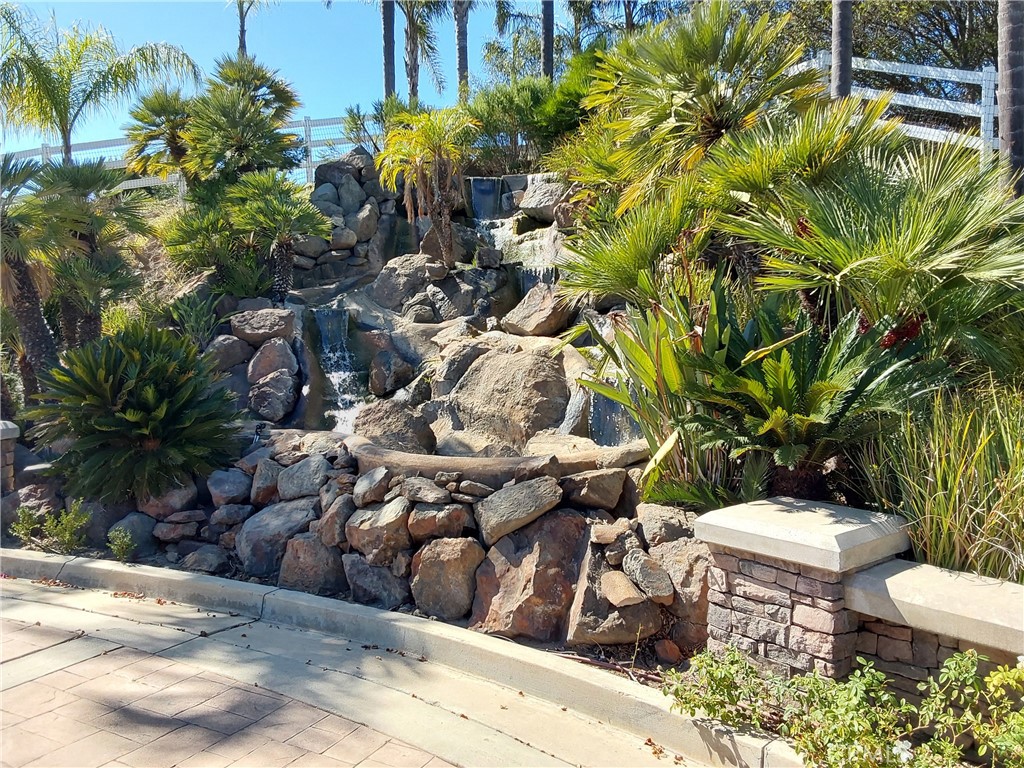 28 Via Renaissance Temecula, CA 92590 - Photo 3 of 13