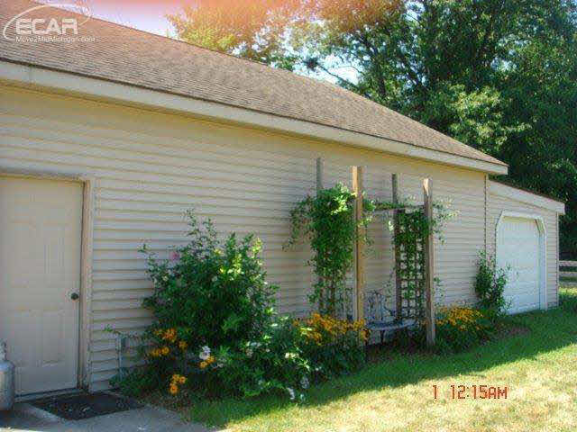 2376 South Oak Road Davison, MI 48423 - Photo 12 of 40 21205296-11.JPG