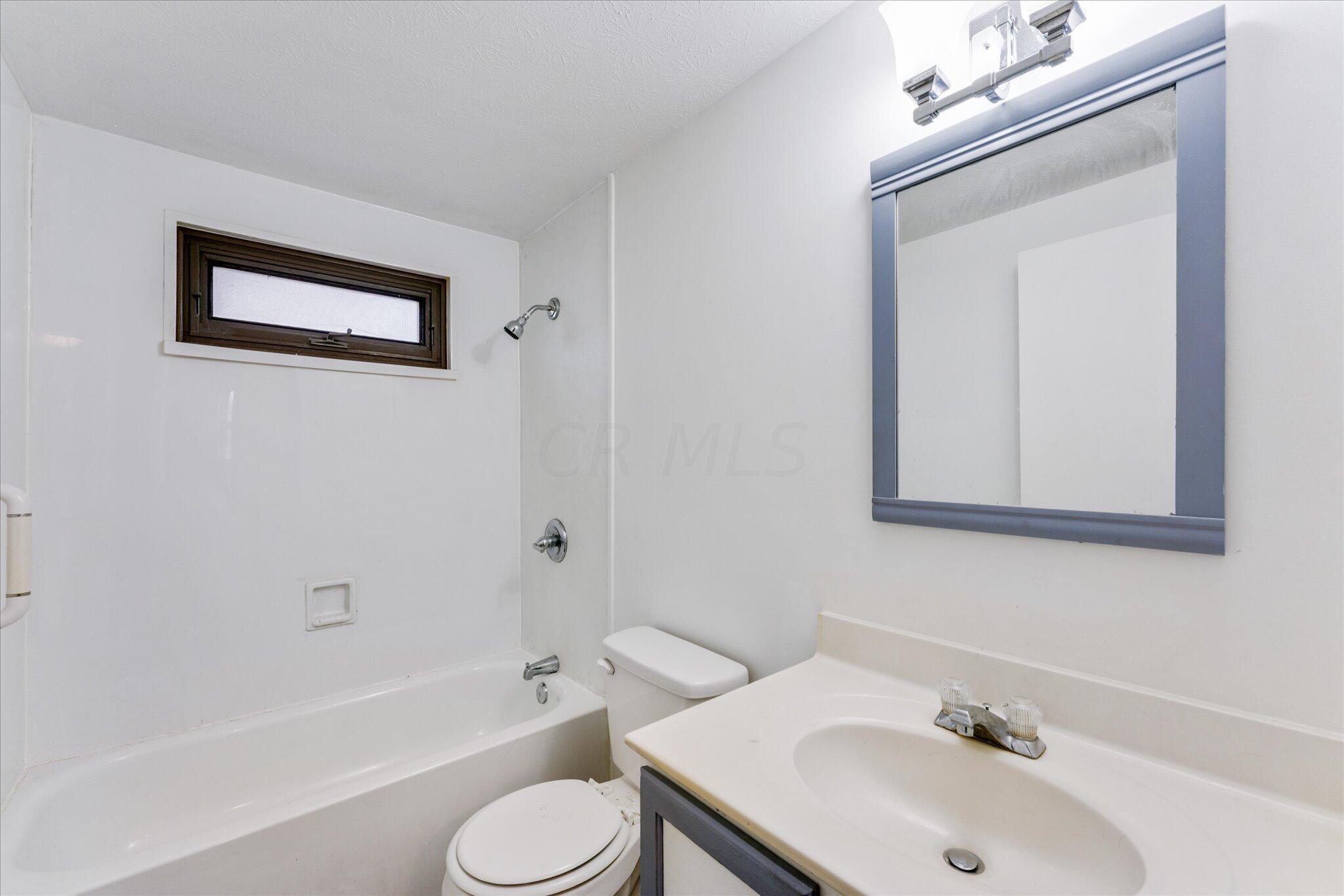 3760 Lynward Road Columbus, OH 43228 - Photo 18 of 30 Full Bath