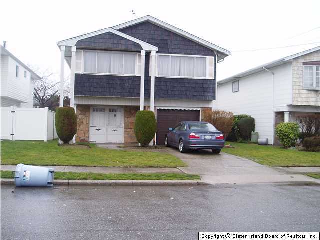 121 Fieldstone Road Staten Island, NY 10314 - Photo 1 of 1 Primary Photo