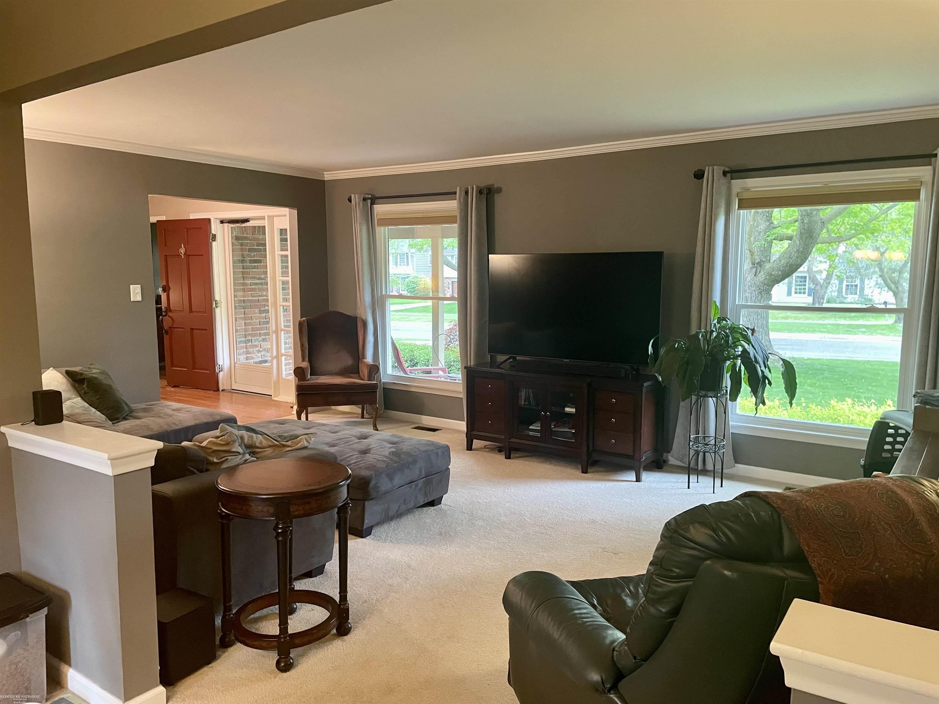 972 Croydon Road Rochester, MI 48309 - Photo 4 of 27 50109577-3.JPG