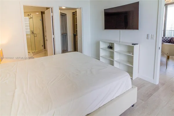 $6,000 | 45 Southwest 9th Street, Unit 3601, Miami, FL 33130