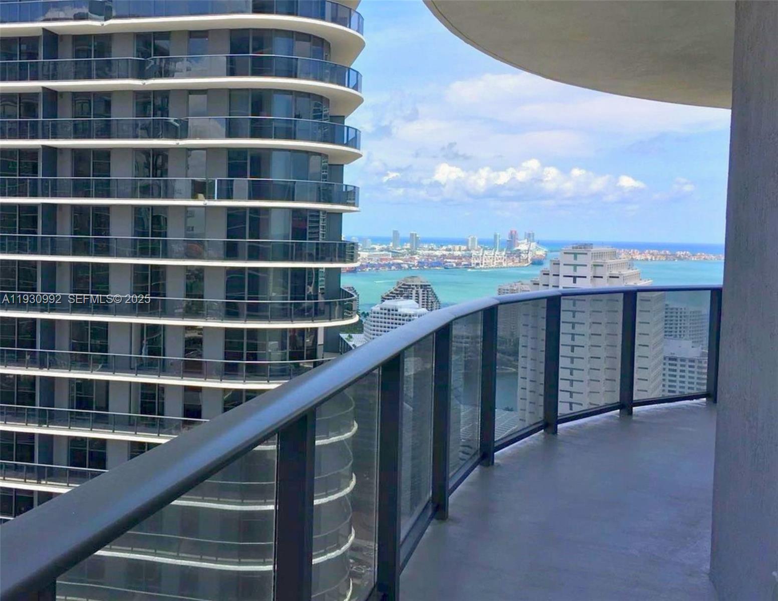 45 Southwest 9th Street, Unit 3601 Miami, FL 33130 - Photo 2 of 19 a view of balcony with city view