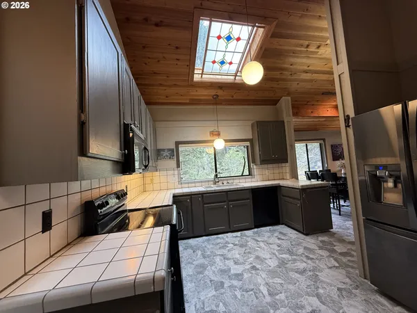 $725,000 | 17454 Bluff Drive, Brookings, OR 97415