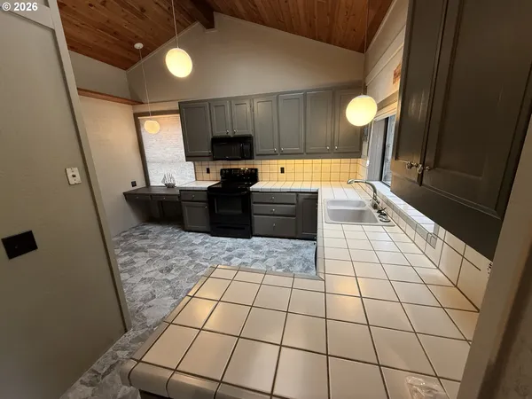 $725,000 | 17454 Bluff Drive, Brookings, OR 97415