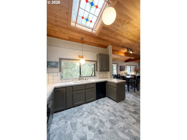 $725,000 | 17454 Bluff Drive, Brookings, OR 97415