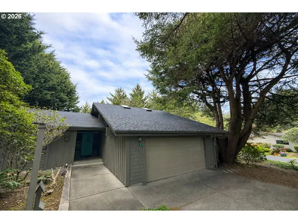 $725,000 | 17454 Bluff Drive, Brookings, OR 97415