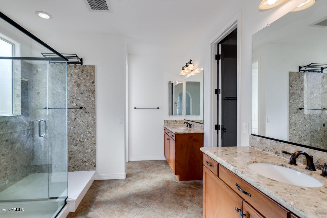 15619 West Roma Avenue Goodyear, AZ 85395 - Photo 11 of 21 Master Bath