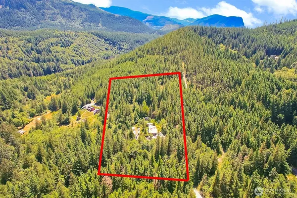 a view of a lush green field