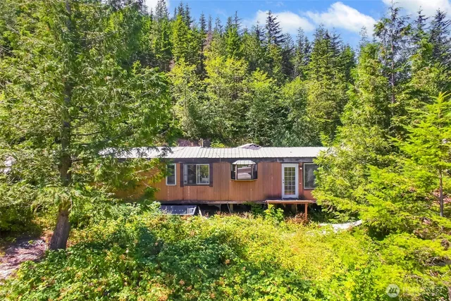 a view of an outdoor space