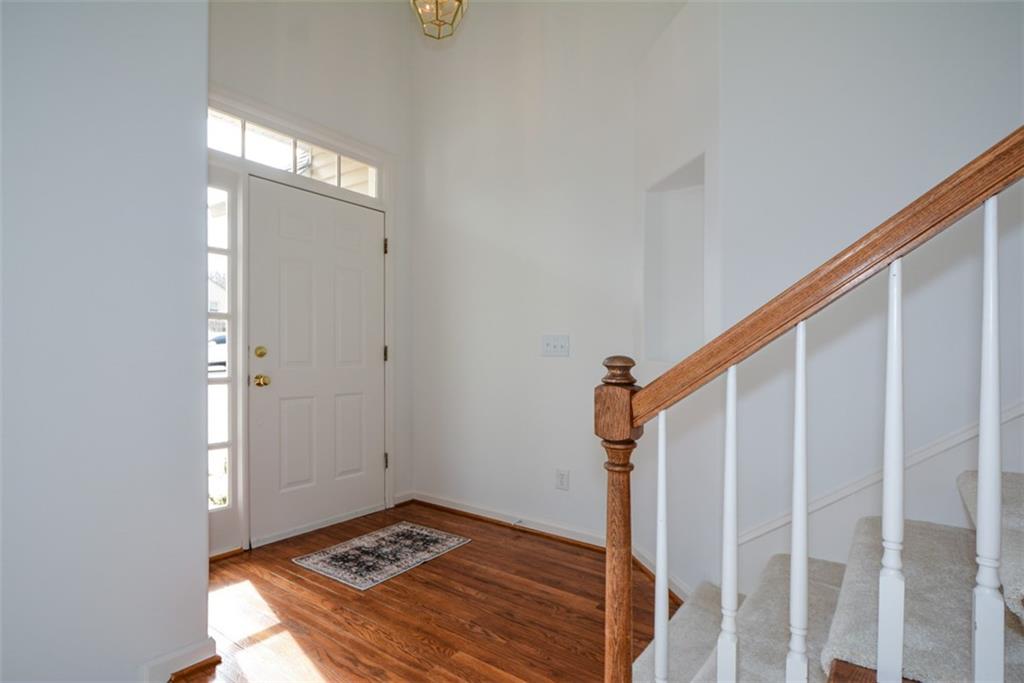 245 Ridge Point Court Alpharetta, GA 30022 - Photo 3 of 44