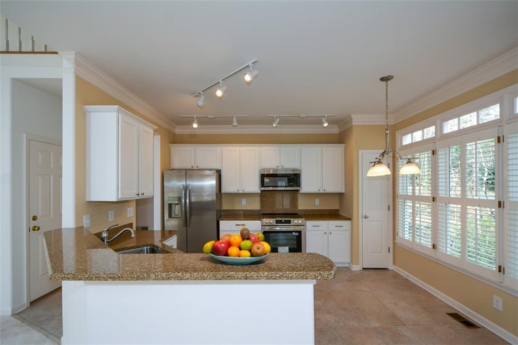 245 Ridge Point Court Alpharetta, GA 30022 - Photo 8 of 44