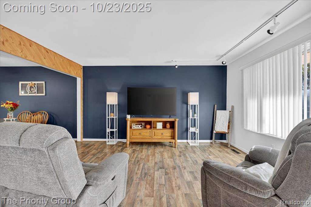 4700 Siebert Road Waterford, MI 48328 - Photo 8 of 42 Gallery Image 8