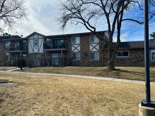 $1,850 | 9-s110 Lake Drive, Unit 14107, Willowbrook, IL 60527