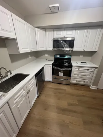 $1,850 | 9-s110 Lake Drive, Unit 14107, Willowbrook, IL 60527