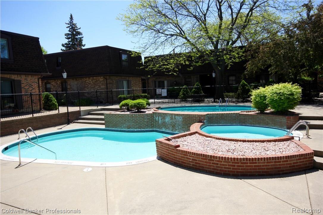 5015 North Crooks Road, Unit 25 Royal Oak, MI 48073 - Photo 26 of 29 IMG_9315.jpg