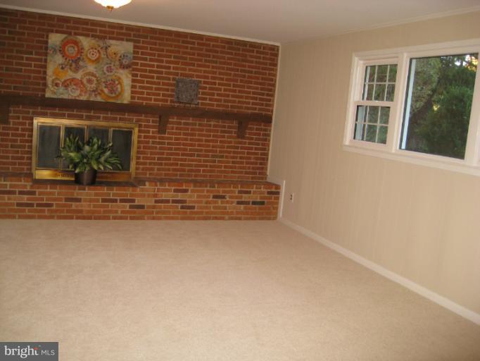 9911 Vale Road Vienna, VA 22181 - Photo 7 of 19 Family Room