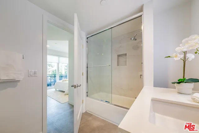 $3,660 | 214 South Westmoreland Avenue, Unit 4, Los Angeles, CA 90004