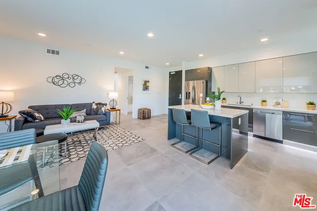 $3,660 | 214 South Westmoreland Avenue, Unit 4, Los Angeles, CA 90004