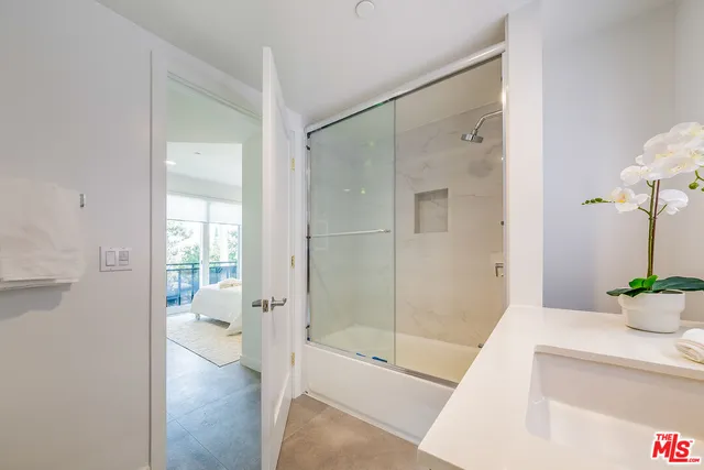 $3,660 | 214 South Westmoreland Avenue, Unit 4, Los Angeles, CA 90004