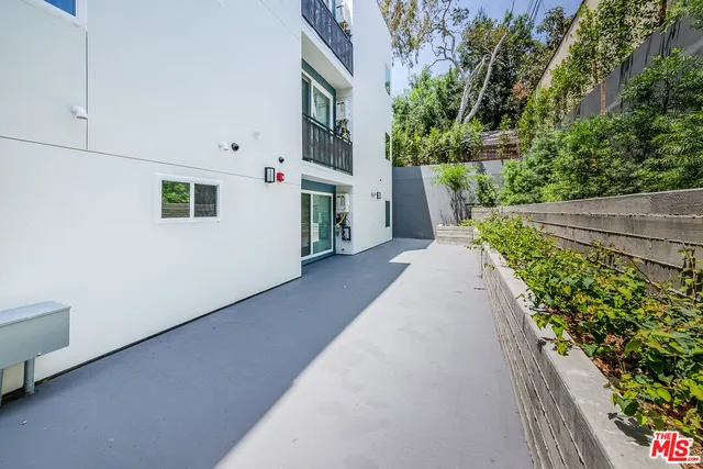 $3,660 | 214 South Westmoreland Avenue, Unit 4, Los Angeles, CA 90004