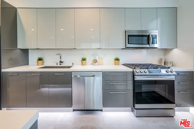 $3,660 | 214 South Westmoreland Avenue, Unit 4, Los Angeles, CA 90004