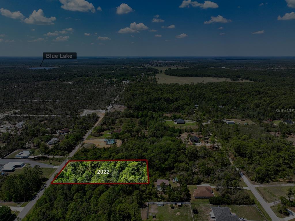 2022 Flower Terrace Sebring, FL 33875 - Photo 20 of 60 a view of a pathway in a yard