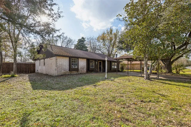 $1,800 | 114 Leigh Anne Street, Huntsville, TX 77320